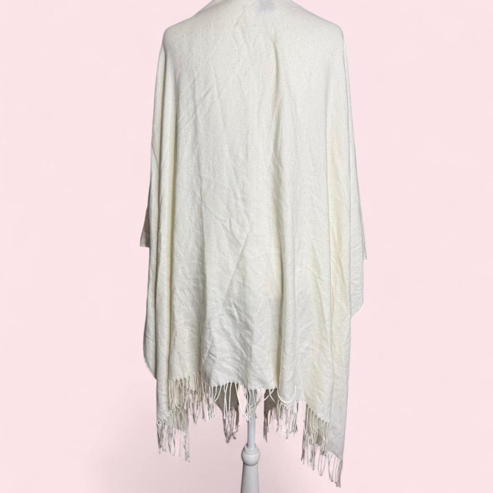 Adrienne Vittadini cream with gold sparkle shawl with fringe Warm Cozy‎ - Picture 3 of 5
